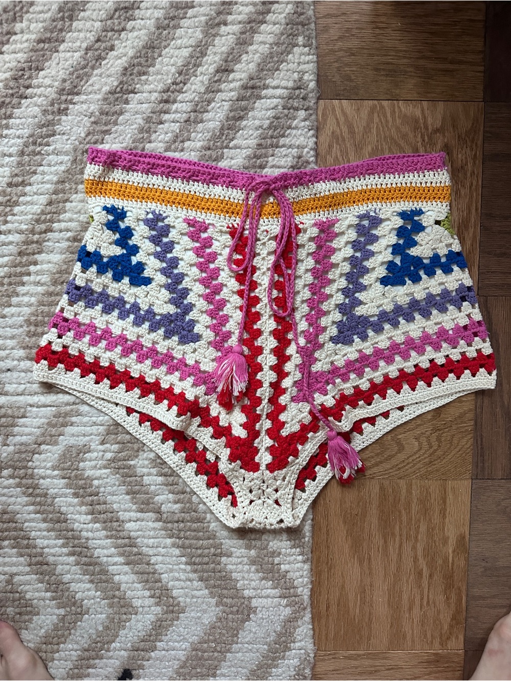 farm rio rainbow crochet shorts sz M